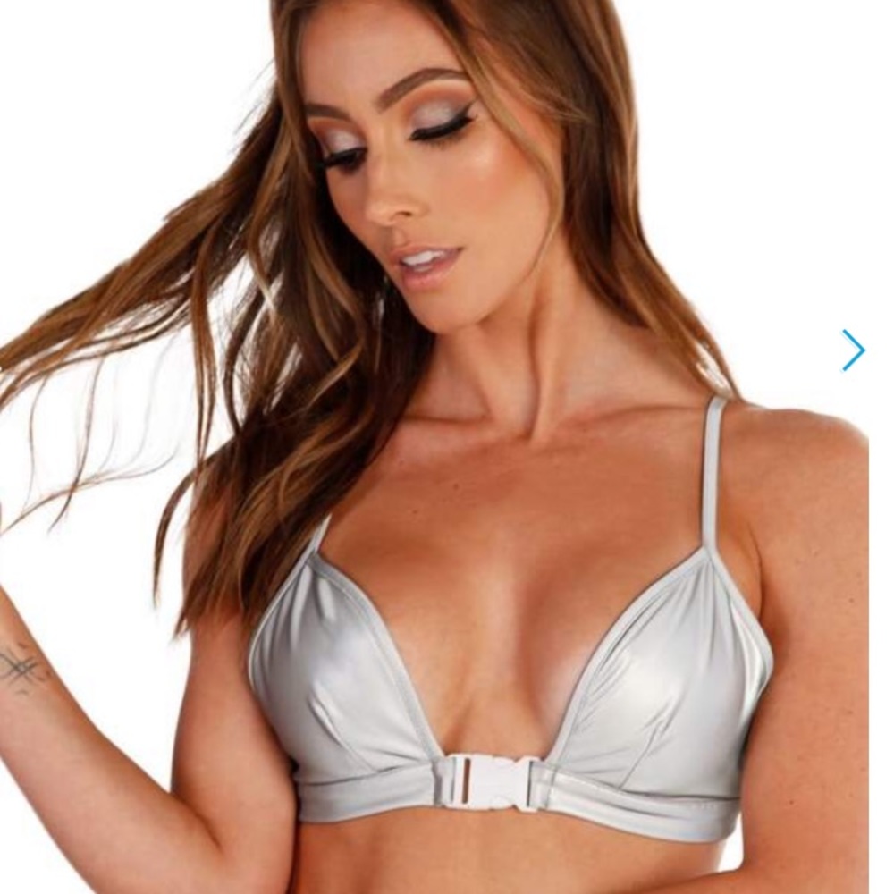 Brand new Iheartraves reflective top!